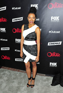 Sonequa Martin-Green feet photo thumbnail