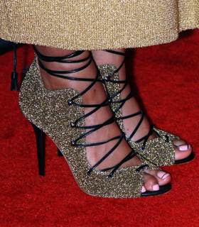 Sonequa Martin-Green feet photo thumbnail