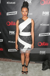 Sonequa Martin-Green feet photo thumbnail