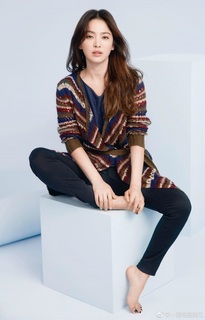 Song Hye-Kyo feet photo thumbnail