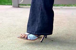 Song Hye-Kyo feet photo thumbnail