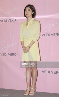 Song Hye-Kyo feet photo thumbnail