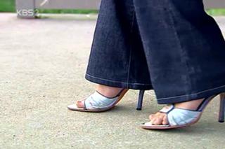 Song Hye-kyo feet photo 15