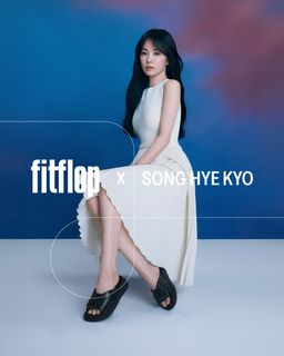 Song Hye-kyo feet photo 7