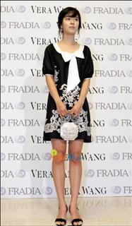 Song Ji-hyo feet photo thumbnail