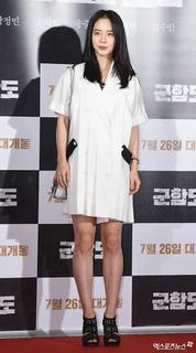 Song Ji-hyo feet photo thumbnail