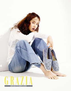 Song Ji-hyo feet photo thumbnail