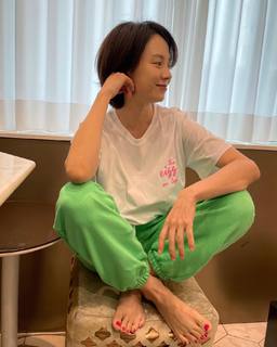 Song Ji-hyo feet photo thumbnail