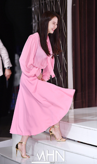 Song Ji-hyo feet photo thumbnail