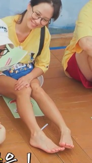 Song Ji-hyo feet photo thumbnail