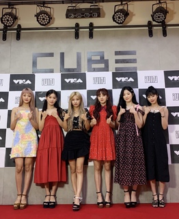 Song Yuqi feet photo thumbnail