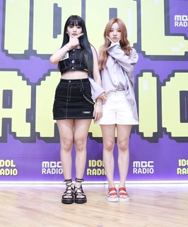 Song Yuqi feet photo thumbnail