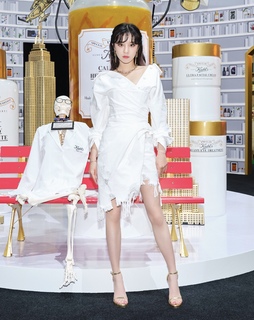 Song Yuqi feet photo thumbnail