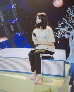 Song Yuqi feet photo thumbnail