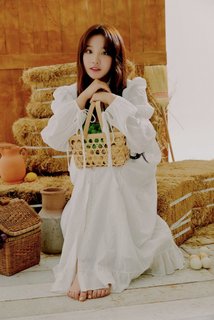 Song Yuqi feet photo thumbnail