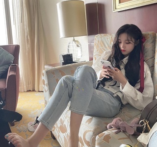 Song Yuqi feet photo thumbnail