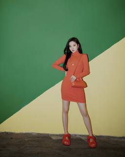 Song Yuqi feet photo thumbnail