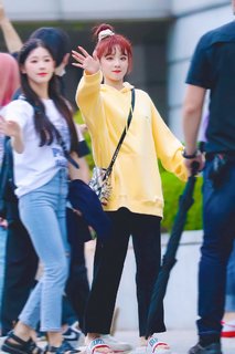 Song Yuqi feet photo thumbnail
