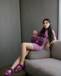 Song Yuqi feet photo thumbnail