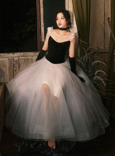 Song Yuqi feet photo thumbnail