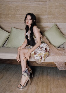 Song Yuqi feet photo thumbnail