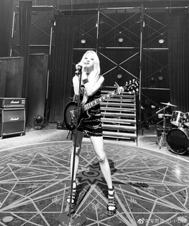 Song Yuqi feet photo thumbnail