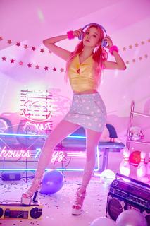 Song Yuqi feet photo thumbnail