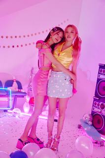 Song Yuqi feet photo thumbnail