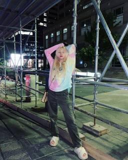 Song Yuqi feet photo thumbnail