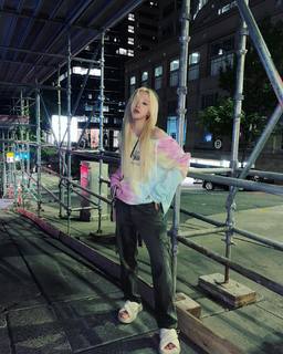 Song Yuqi feet photo thumbnail