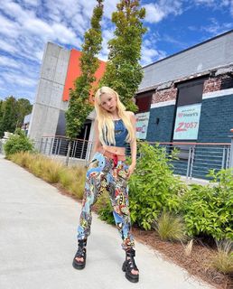 Song Yuqi feet photo thumbnail