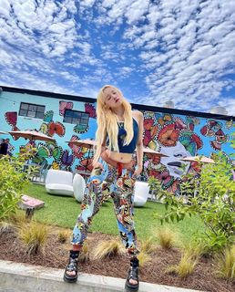 Song Yuqi feet photo thumbnail