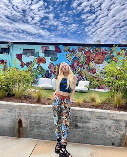 Song Yuqi feet photo thumbnail