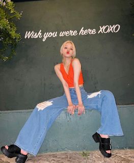 Song Yuqi feet photo thumbnail