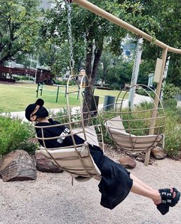 Song Yuqi feet photo thumbnail