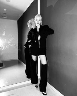 Song Yuqi feet photo thumbnail