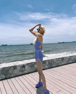 Song Yuqi feet photo thumbnail