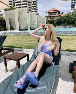 Song Yuqi feet photo thumbnail