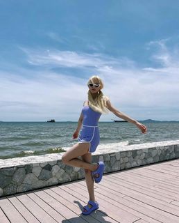 Song Yuqi feet photo thumbnail