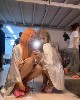 Song Yuqi feet photo thumbnail