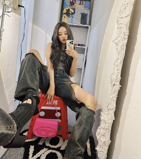 Song Yuqi feet photo thumbnail