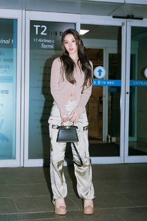 Song Yuqi feet photo thumbnail