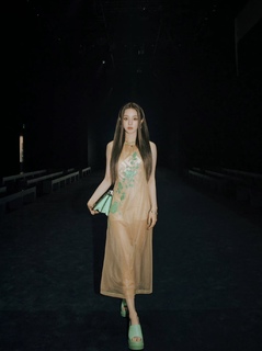 Song Yuqi feet photo thumbnail