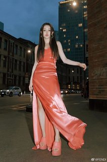 Song Yuqi feet photo thumbnail