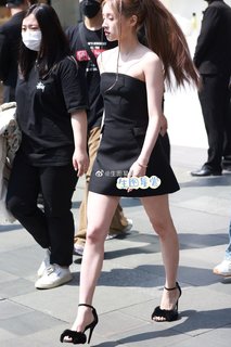Song Yuqi feet photo thumbnail