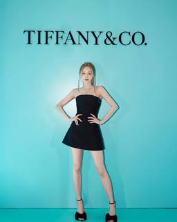 Song Yuqi feet photo thumbnail