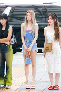 Song Yuqi feet photo thumbnail