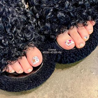 Song Yuqi feet photo thumbnail
