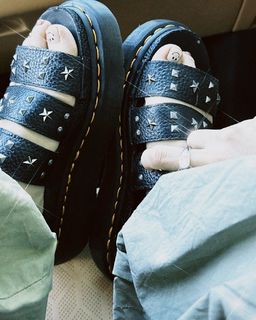 Song Yuqi feet photo thumbnail