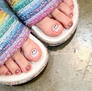 Song Yuqi feet photo thumbnail